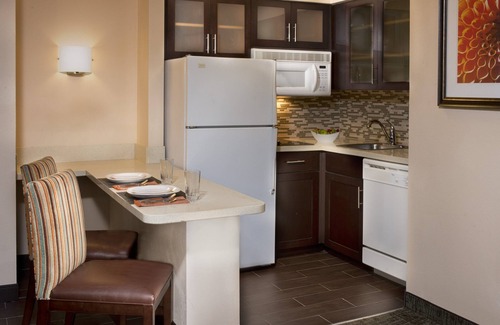 Myrtle Beach Hotel | Discover Staybridge Suites Myrtle Beach - West with Pool & Kitchen