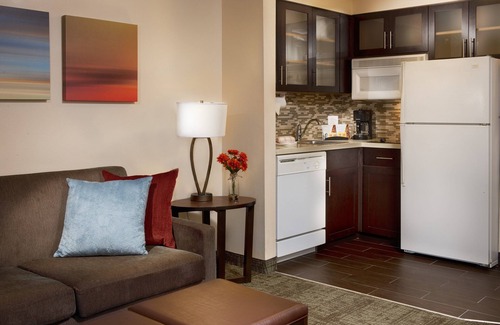 Myrtle Beach Hotel | Discover Staybridge Suites Myrtle Beach - West with Pool & Kitchen