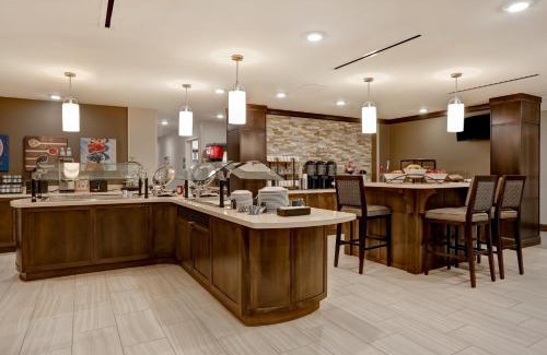 Overland Park Hotel | Pet-Friendly Staybridge Suites in Overland Park, Kansas City