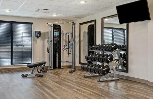 Overland Park Hotel | Pet-Friendly Staybridge Suites in Overland Park, Kansas City