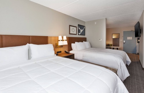 South Hills Hotel | Top-Rated Staybridge Suites Pittsburgh Airport with Pool & Dining