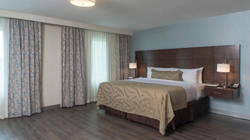 Puebla Hotel | Inviting Staybridge Suites Puebla - 4-Star Hotel with Pool