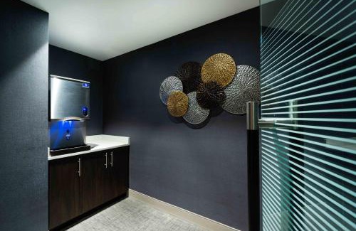Quincy Hotel | Comfortable Staybridge Suites - Quincy: Pet & Child Friendly