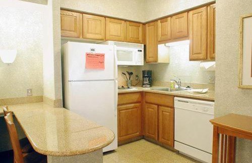 Shearer Hills - Ridgeview Hotel | Comfortable Staybridge Suites San Antonio Airport: Pet-Friendly Retreat