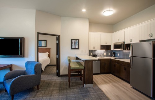 Sioux Falls Hotel | Exceptional Staybridge Suites Sioux Falls with Pool & Spa