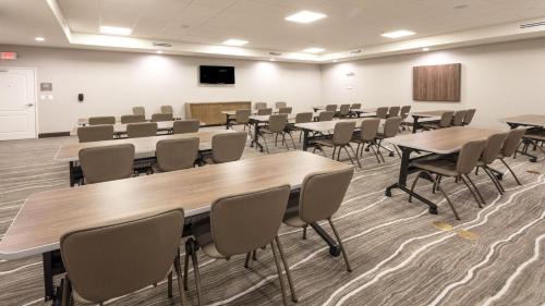 Southgate Hotel | Top-Rated Staybridge Suites in Detroit Area Awaits You