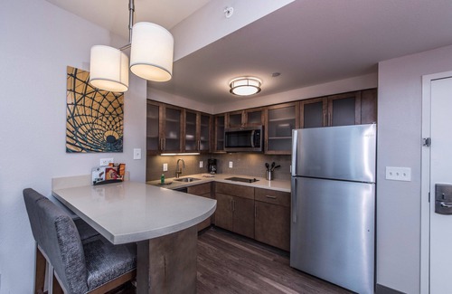 Charleston Hotel | Top-Rated Staybridge Suites Charleston with Pool & Spa