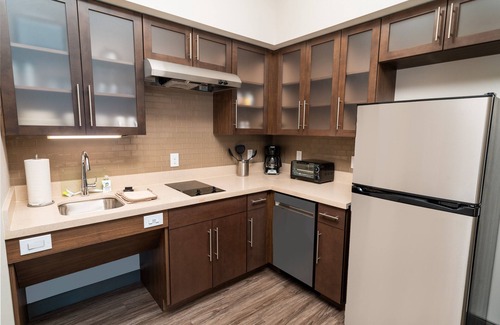 Lake Arbor Hotel | Discover Staybridge Suites Washington DC East - Largo
