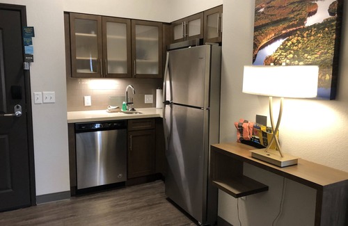 Lake Delton Hotel | Eco-Friendly Staybridge Suites Wisconsin Dells - Lake Delton