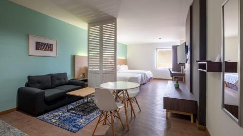 Villahermosa Hotel | Pet-Friendly Staybridge Suites Villahermosa with Ocean Views