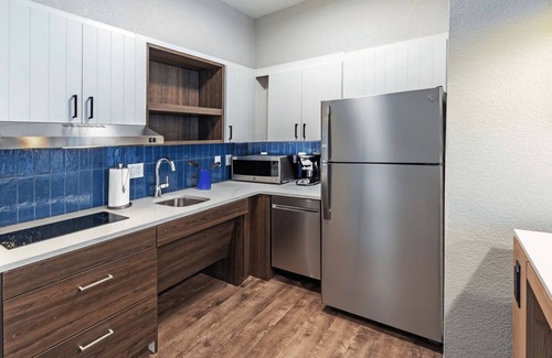 Woodway Hotel | Top-Rated Staybridge Suites Waco South with Pool & Breakfast