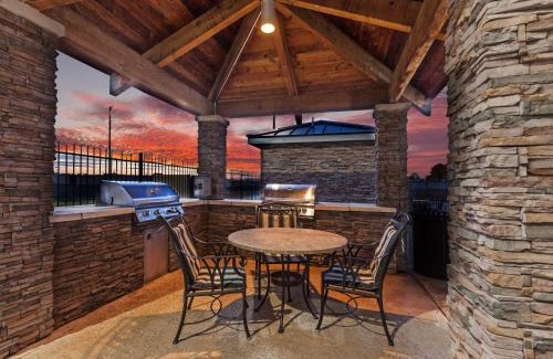 Fort Worth Hotel | Pet-Friendly Staybridge Suites West Fort Worth with Pool & Breakfast