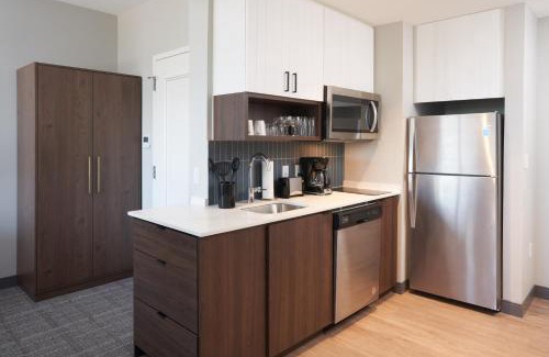 Downtown Wilmington Hotel | Pet-Friendly Staybridge Suites Wilmington Downtown - 4 Stars