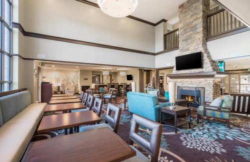 Christiana Hotel | Pet-Friendly Staybridge Suites Wilmington-Newark with Pool