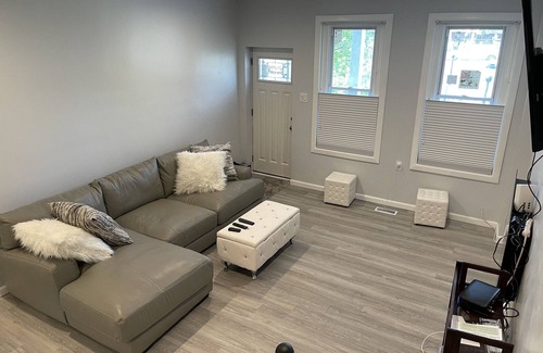 Camden House | Relaxing Staycation with Kitchen Amenities Await You