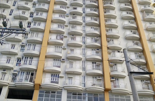 San Jose Condo | Relaxing Staycation in Tagaytay City with Pool & Breakfast