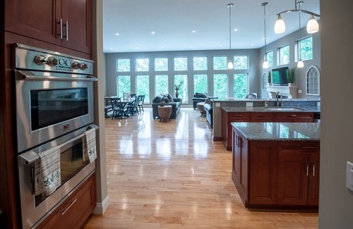Innsbrook House | Top-Rated StayIBK Home: Ocean View with Pool & Kitchen