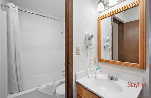 Grand Forks Hotel | Budget-Friendly Stay at Americas Best Value Inn Grand Forks