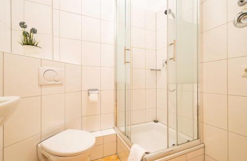 Freiburg im Breisgau Apartment | Central StayInn Suite: Family-Friendly Comfort Awaits