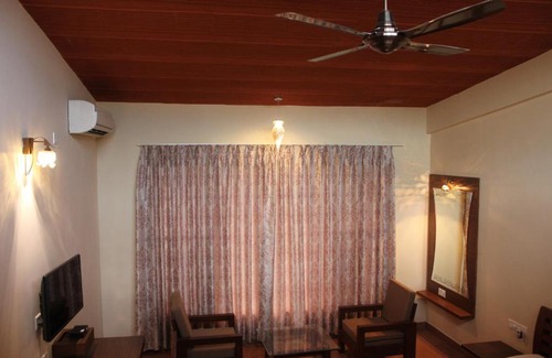 Sakleshpur Resort | Budget-Friendly STAYMAKER Nikhara Resort with Breakfast