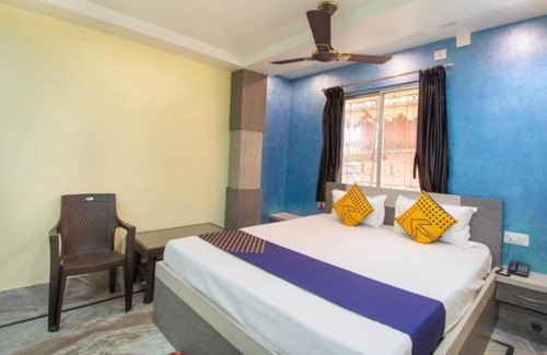 Rampur Hat Hotel | Child-Friendly STAYMAKER Rajeshwari Inn for Budget Travelers