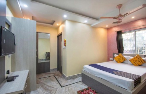 Rampur Hat Hotel | Child-Friendly STAYMAKER Rajeshwari Inn for Budget Travelers
