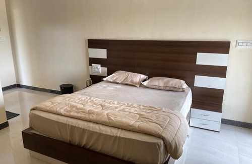 Chamarajanagara Hotel | Perfect Family Retreat at STAYMAKER Royal Brothers Lodging