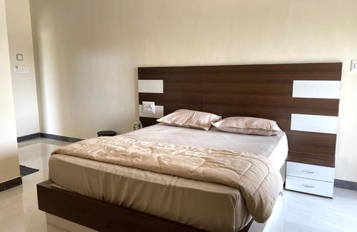 Chamarajanagara Hotel | Perfect Family Retreat at STAYMAKER Royal Brothers Lodging