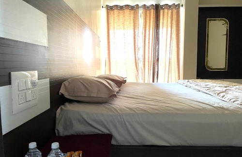 Chamarajanagara Hotel | Perfect Family Retreat at STAYMAKER Royal Brothers Lodging