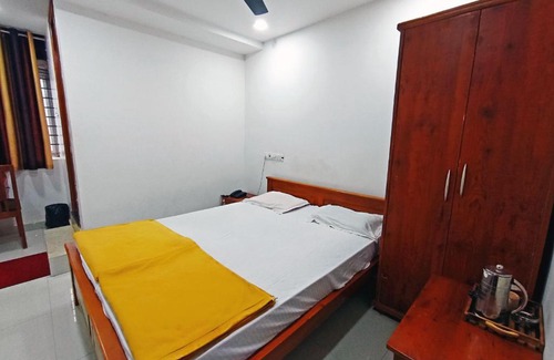 Hubli Hotel | Budget-Friendly Stay at STAYMAKER Shri Shakti Residency
