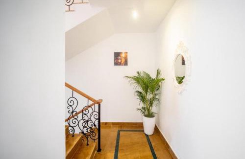 Parra Villa | Discover Staymaster Emerald Escape: Your Ideal 3BR Retreat