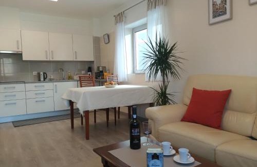 Fatima Apartment | StaynFeel 01: Pet-Friendly Retreat with Breakfast Included