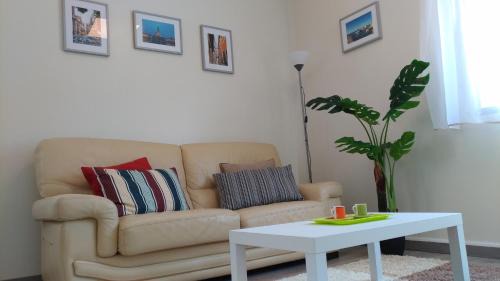 Fatima Apartment | StaynFeel 01: Pet-Friendly Retreat with Breakfast Included