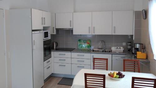 Fatima Apartment | StaynFeel 01: Pet-Friendly Retreat with Breakfast Included
