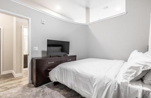 Richardson Apartment | Discover StayOvr at Galatyn Park - Great Guest Ratings!