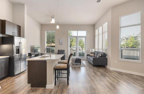 Richardson Apartment | Discover StayOvr at Galatyn Park - Great Guest Ratings!