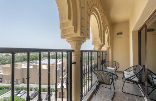 Dubai Apartment | StayShort - Stylish 1-Bedroom Retreat with Pool in Vibrant Jumeirah Golf Estates