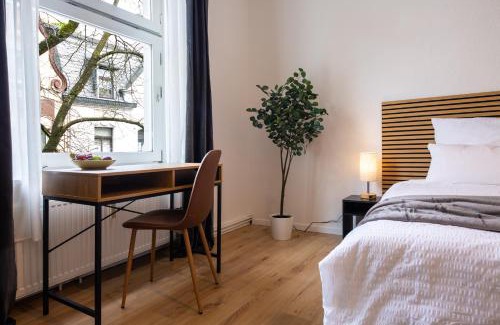 Gemarkung Barmen Apartment | StayVision Wuppertal: Spacious 3-Bedroom Retreat with Balconies