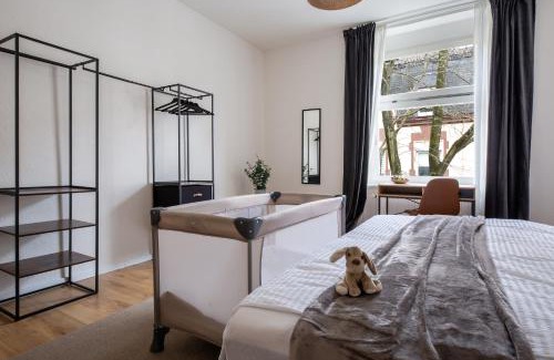 Gemarkung Barmen Apartment | StayVision Wuppertal: Spacious 3-Bedroom Retreat with Balconies
