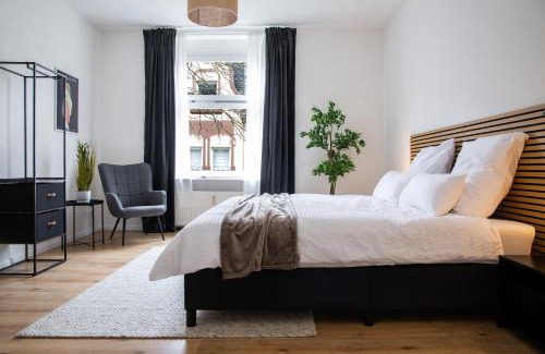Gemarkung Barmen Apartment | StayVision Wuppertal: Spacious 3-Bedroom Retreat with Balconies