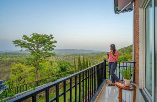 Dera Gopipur Villa | Experience StayVista at Dhauladhar House - Family-Friendly Escape