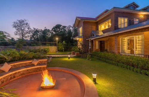 Dera Gopipur Villa | Experience StayVista at Dhauladhar House - Family-Friendly Escape