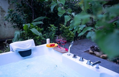 Bullawala Villa | Experience StayVista at Jackfruit Villa with Hot Tub Bliss