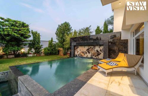 Chaksu Villa | StayVista at Kuber Vatika with BBQ & Bonfire