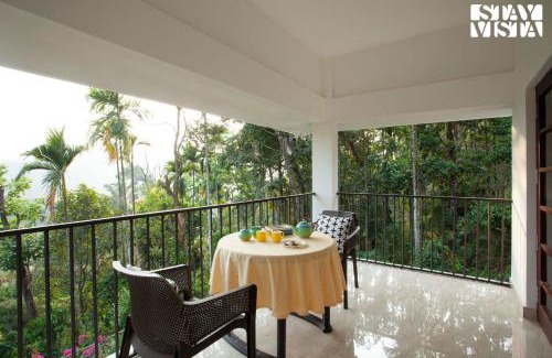 Manjoora House | Discover Family-Friendly StayVista at Lakeside Leisure
