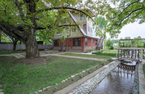 Pahalgam Villa | Discover Comfort at StayVista's Lavender Haze Cottage