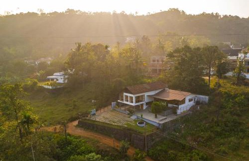 Vythiri Villa | Cozy StayVista at Mountain Rain with Breakfast Included