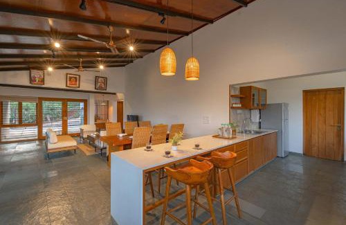 Vythiri Villa | Cozy StayVista at Mountain Rain with Breakfast Included
