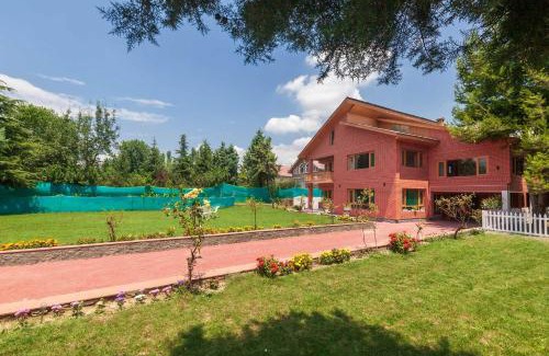 Srinagar Villa | Experience StayVista at Pinewood Villa with Pool Table