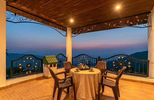 Chail Villa | Explore StayVista at Valleys & Peaks: Family-Friendly Retreat